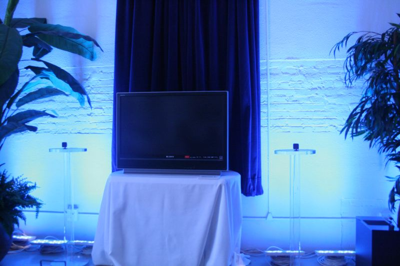 Illustration for article titled Sony Debuts Micro Size DAV-IS10 Home Theater System